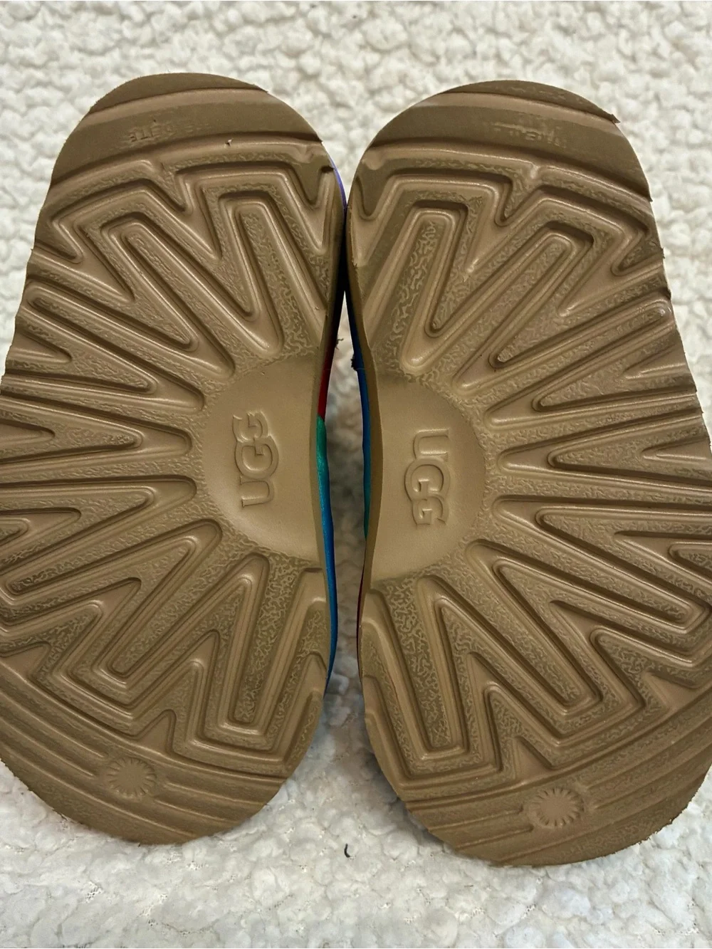 UGG Kids Classic Chestnut Girls Short Rainbow Boots Youth Size 6